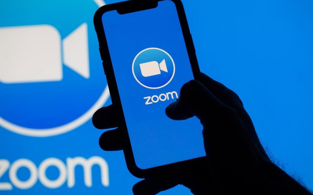 Acciones de Zoom caen más 11% por relajación de restricciones por el covid-19
