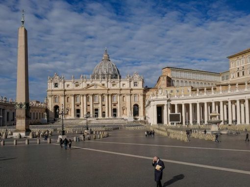 Cardenales pagarán alquiler como método de "sacrificio" ante limitaciones económicas del Vaticano
