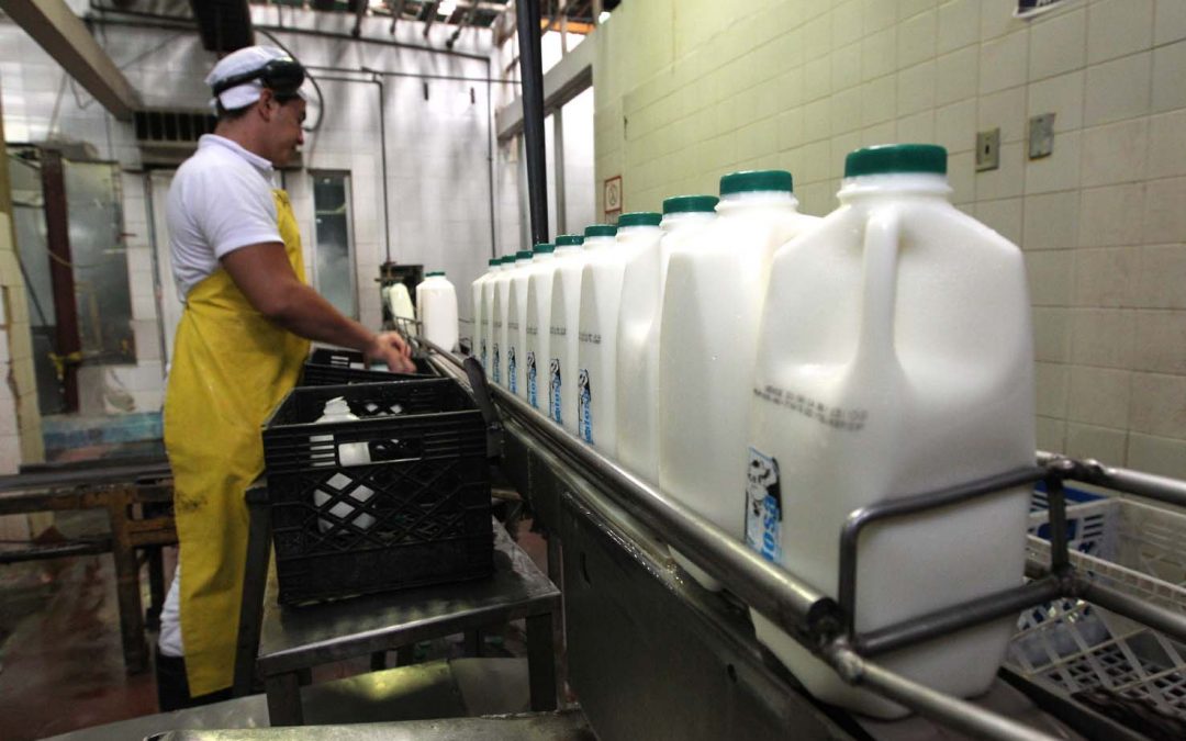 Advierten que escasez de combustible en Venezuela limita posibilidad de poner productos lácteos en el mercado