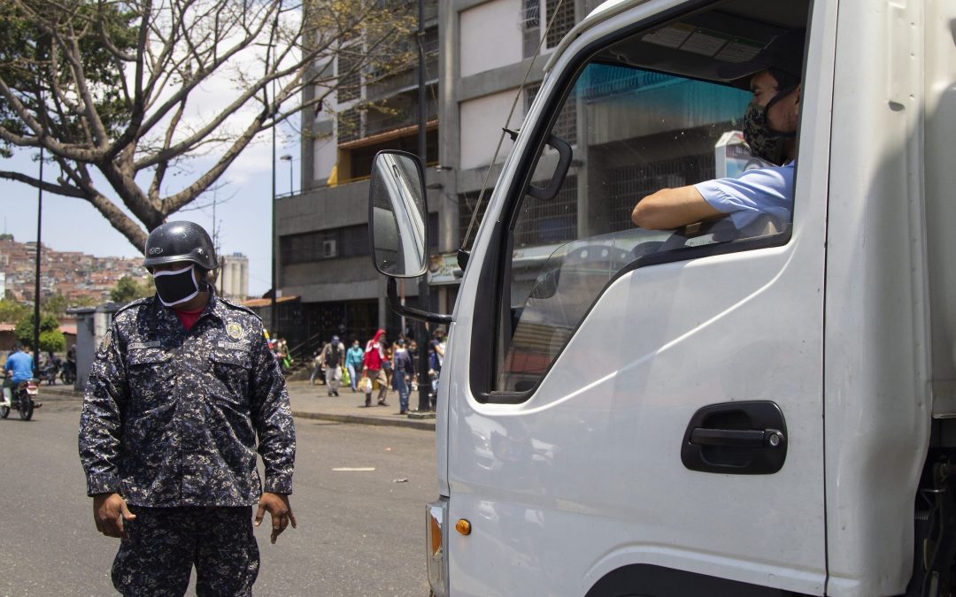 Todavía quedan alcabalas en las vías de Venezuela donde funcionarios quitan mercancía a los productores, denuncian industriales