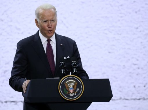 Biden anuncia un plan para combatir la inflación y podría eliminar los aranceles a China