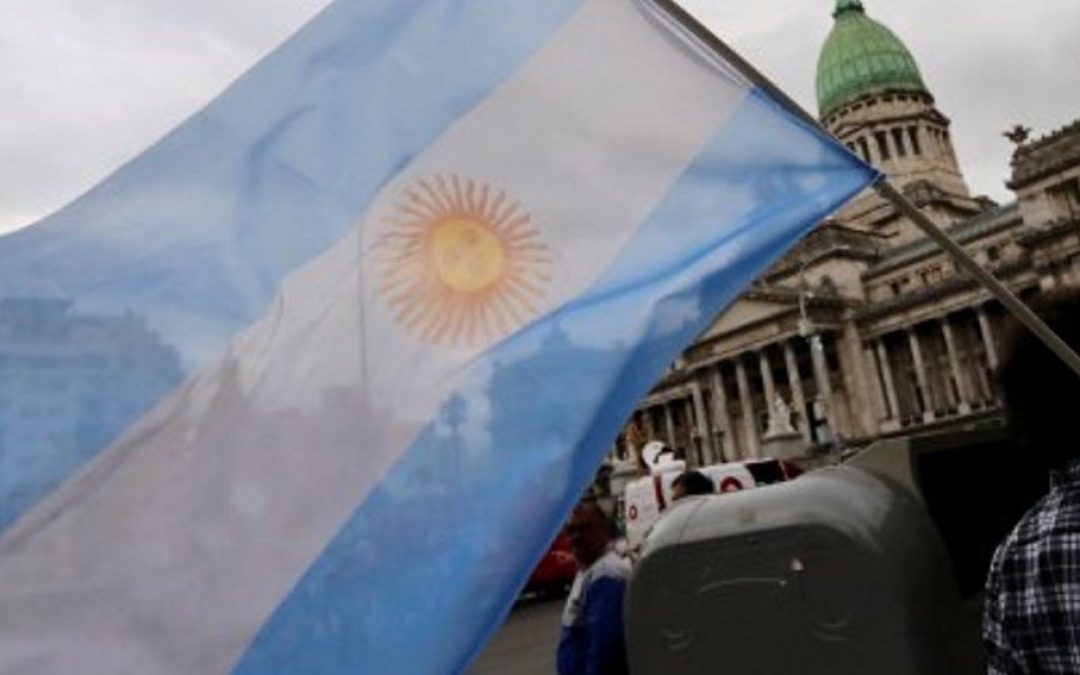 Argentina aumenta impuesto al combustible: se espera su repercusión en precios