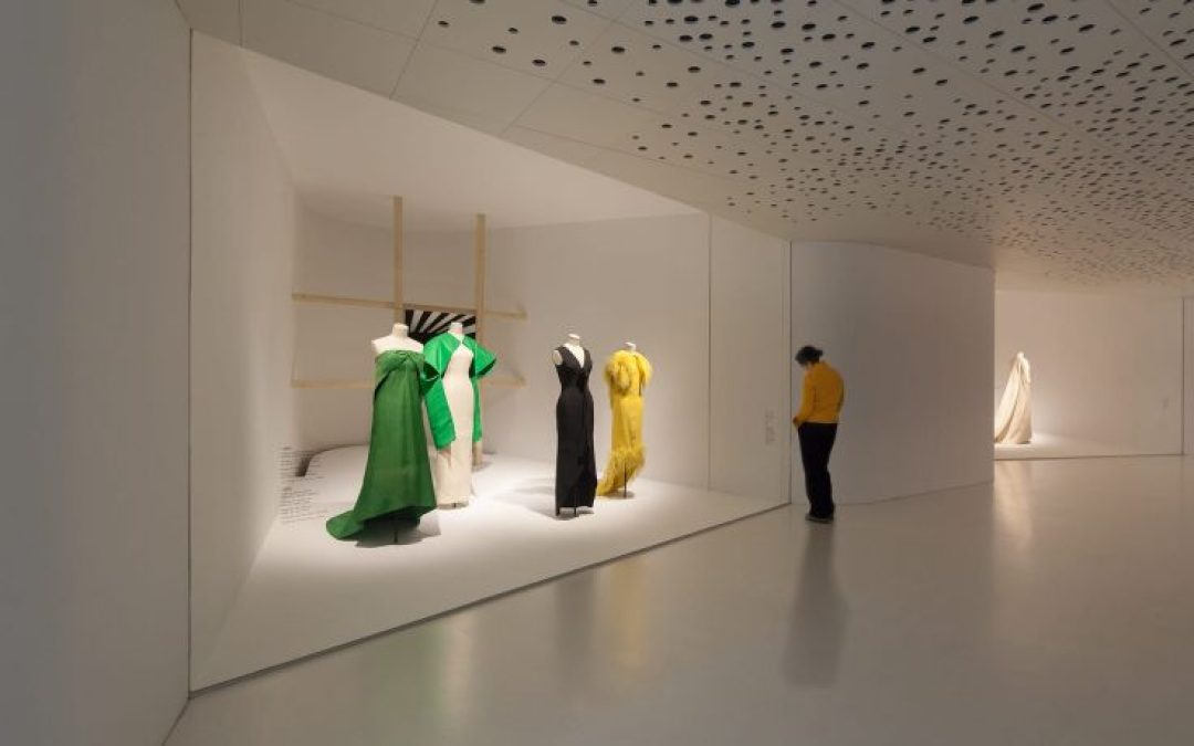 También Benigno Destino La llamativa experiencia digital del museo Balenciaga para los que deliran  por la moda | The Money Post