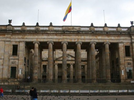 Banco Central de Colombia aprueba el mayor aumento de tasa en 24 años y ve crecimiento del PIB