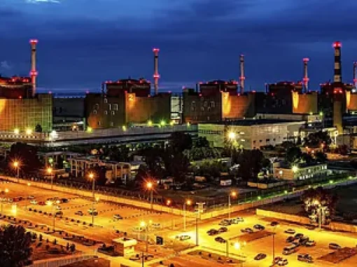 La central de Zaporiyia desconecta su último reactor tras nuevos bombardeos