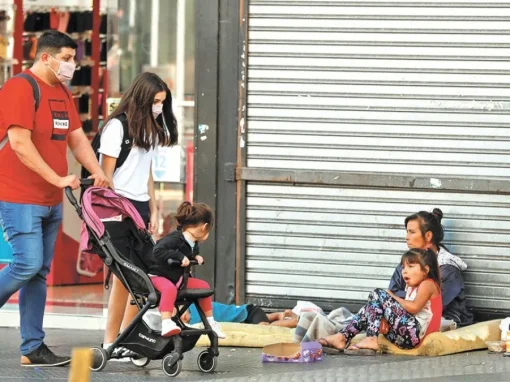 Pobreza en Argentina baja, pero la amenaza por la fuerte inflación continúa