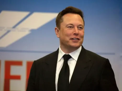 Elon Musk da otra vez marcha atrás y seguirá financiando red de internet satelital en Ucrania