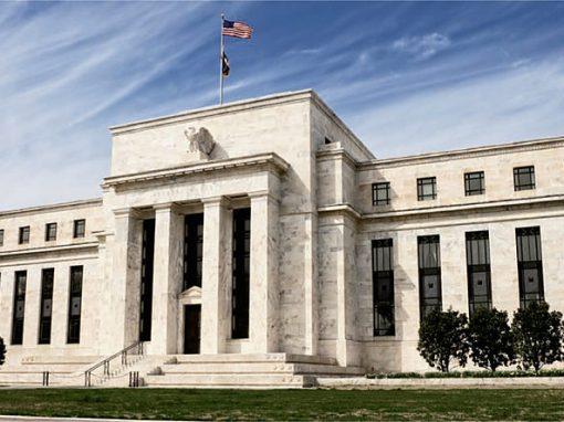 La Fed podría necesitar tasas altas por más tiempo para alentar el ahorro
