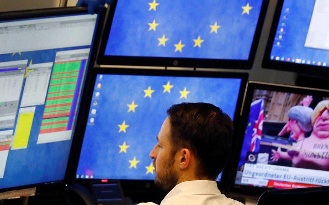 Bolsas europeas operan mixtas en sesión volátil, entre temores por COVID en China