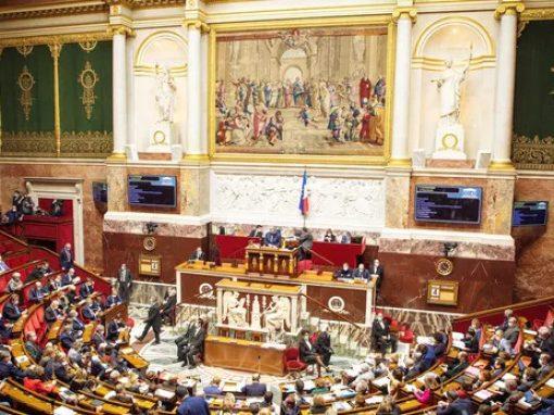 Influencers deberán pagar una multa de 300.000 euros si violan ley del parlamento francés que regula su actividad