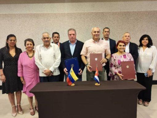 <strong>Venezuela y Cuba firmaron dos acuerdos para avanzar en operaciones turísticas internacionales</strong>